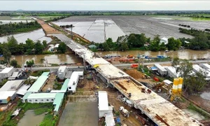 Khẩn trương cung ứng vật liệu, đẩy nhanh tiến độ các dự án giao thông trọng điểm khu vực phía Nam