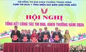 Tiếp tục đổi mới công tác thi đua, khen thưởng