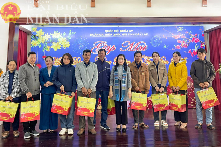 Đoàn ĐBQH tỉnh Đắk Lắk trao quà Tết cho người lao động có hoàn cảnh khó khăn trên địa bàn tỉnh dbnd_tl_z6249198821741-0bb17c7567e2cf655144a0ff1a0988cf.jpg