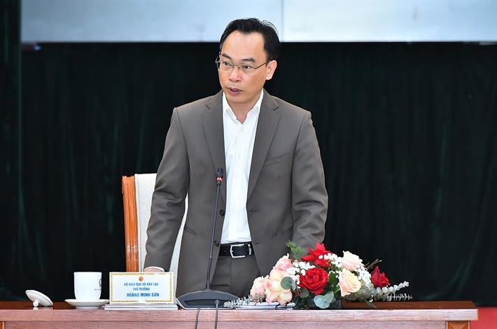 Thứ trưởng Bộ GD-ĐT Hoàng Minh Sơn phát biểu chỉ đạo tại buổi làm việc z640272452626034b871d7601b5899b7d704a25f7493aa.jpg