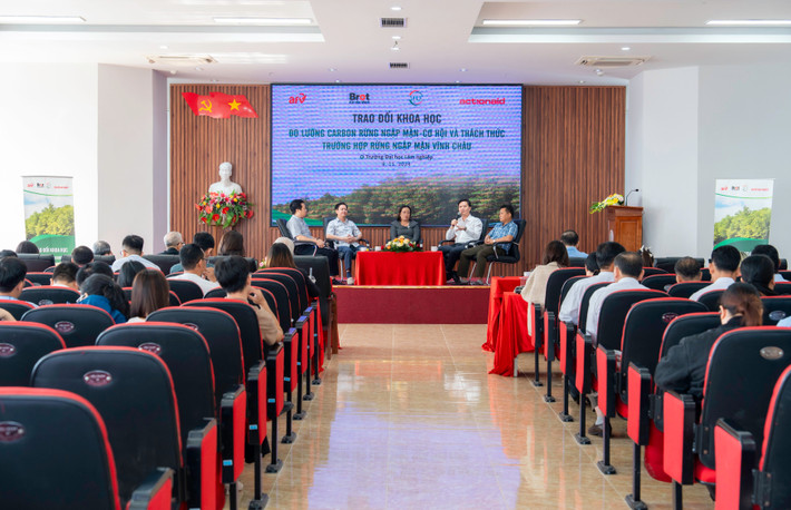 Tọa đàm ứng dụng phương pháp đo carbon vào quản lý, phát triển rừng ngập mặn 1-ok.jpg