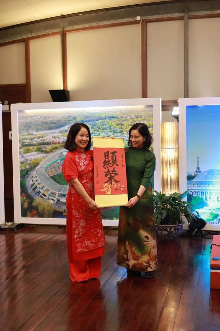 TS.KTS. Nguyễn Thái Huyền được vinh danh bởi nhiều cống hiến trong hợp tác giáo dục đại học giữa Pháp – Việt Nam (Ảnh: HAU) daihockientrc-hcnth320251.jpg