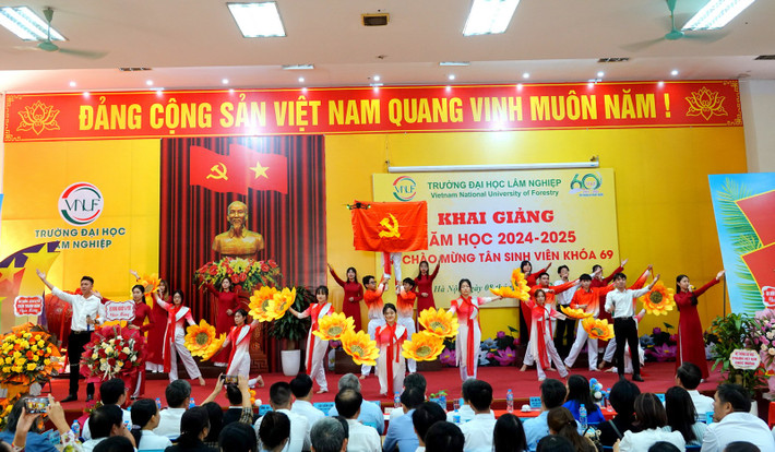Các tiết mục văn nghệ đặc sắc tại Lễ khai giảng 462394650-978443717661027-8296206179670065785-n-2849.jpg