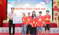 Hưng Yên thăm, tặng quà trẻ em khuyết tật nhân dịp Tết Trung thu 