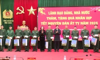 Phó Chủ tịch Quốc hội Nguyễn Thị Thanh thăm, tặng quà Tết tại huyện Mộc Châu, Sơn La