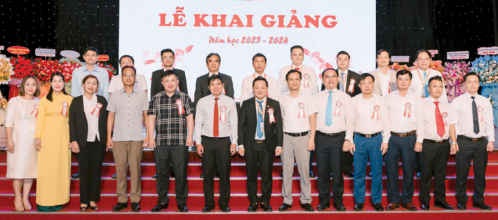 Đội ngũ lãnh đạo của nhà trường tại lễ khai giảng năm học 2023 - 2024 Đội ngũ lãnh đạo của nhà trường tại lễ khai giảng năm học 2023 - 2024