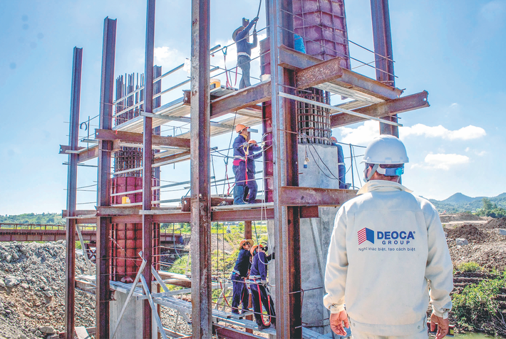 Các công trường của Đèo Cả không ngơi tiếng người, tiếng máy trong những dịp lễ, Tết Các công trường của Đèo Cả không ngơi tiếng người, tiếng máy trong những dịp lễ, Tết