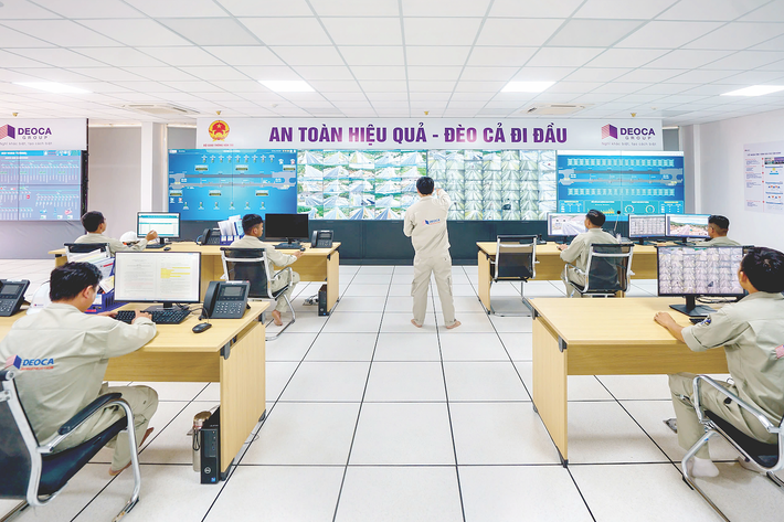 Đêm cũng như ngày, không kể lễ, Tết, đội ngũ quản lý vận hành của Tập đoàn Đèo Cả luôn tuân thủ quy tắc “3 ca, 4 kíp” đảm bảo an toàn cho các công trình trên cả nước Đêm cũng như ngày, không kể lễ, Tết, đội ngũ quản lý vận hành của Tập đoàn Đèo Cả luôn tuân thủ quy tắc “3 ca, 4 kíp” đảm bảo an toàn cho các công trình trên cả nước