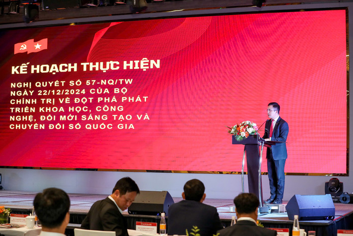 Phó Trưởng Ban thường trực phụ trách Ban Tuyên giáo Đảng ủy Agribank Nguyễn Trung Dũng phát biểu anh-dung.jpg