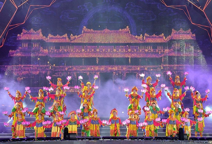 Video clip Năm Du lịch quốc gia - Huế 2025 giới thiệu nhiều điểm đến, ẩm thực và nét đẹp du lịch Huế. Ảnh: huengaynay.vn chuong-trinh-nghe-thuat-6.jpg