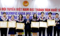 Hà Nội: Trao tặng bằng khen cho 6 học sinh đoạt huy chương Olympic Khoa học trẻ quốc tế 2024