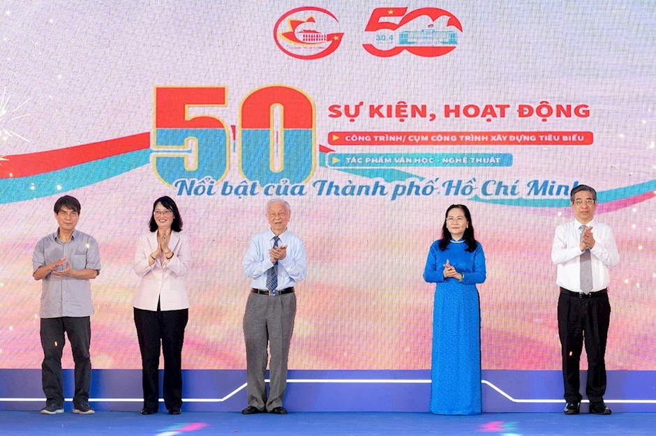 Các đại biểu khai mạc triển lãm 50 sự kiện, hoạt động tiêu biểu của TP. Hồ Chí Minh tl-1.jpg