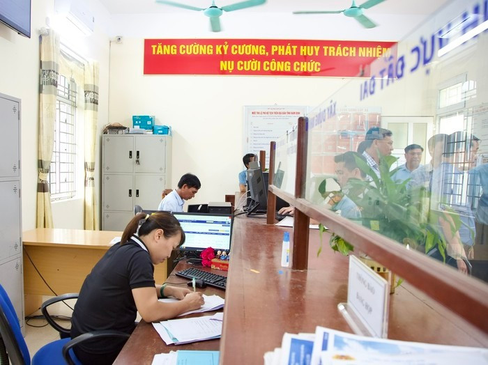 UBND tỉnh Nam Định yêu cầu các cấp, ngành, đơn vị, địa phương tăng cường hướng dẫn, giải thích, hỗ trợ, đối thoại với doanh nghiệp, người dân để hạn chế việc xảy ra khiếu kiện, tranh chấp UBND tỉnh Nam Định yêu cầu các cấp, ngành, đơn vị, địa phương tăng cường hướng dẫn, giải thích, hỗ trợ, đối thoại với doanh nghiệp, người dân để hạn chế việc xảy ra khiếu kiện, tranh chấp
