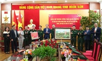 Phó Chủ tịch Quốc hội, Thượng tướng Trần Quang Phương thăm, tặng quà Tết người lao động tỉnh Đắk Lắk và cán bộ, chiến sĩ, nhân dân huyện biên giới Ea Súp