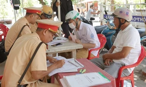 Trong 1 năm qua lực lượng Cảnh sát giao thông tỉnh Bình Thuận đã phát hiện và lập biên bản xử lý 1.164 trường hợp vi phạm liên quan đến học sinh