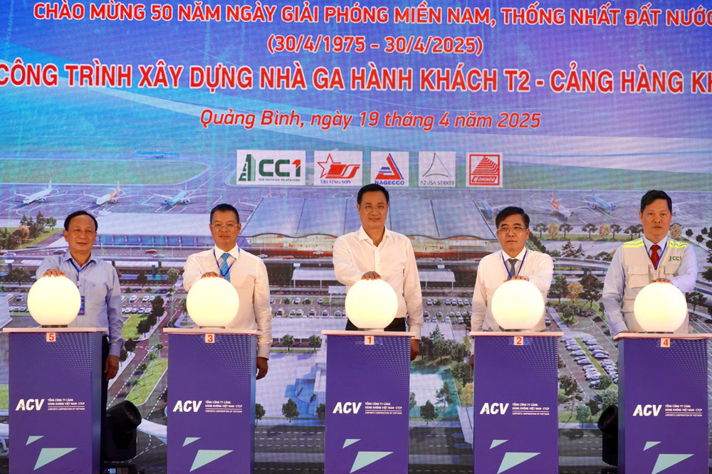 Khởi công xây dựng Nhà ga hành khách T2 - Cảng hàng không Đồng Hới, động lực cho tăng trưởng của địa phương. Ảnh: Khánh Trinh z6520257564783-110860fece2fd4b599cfa7736df454ee.jpg