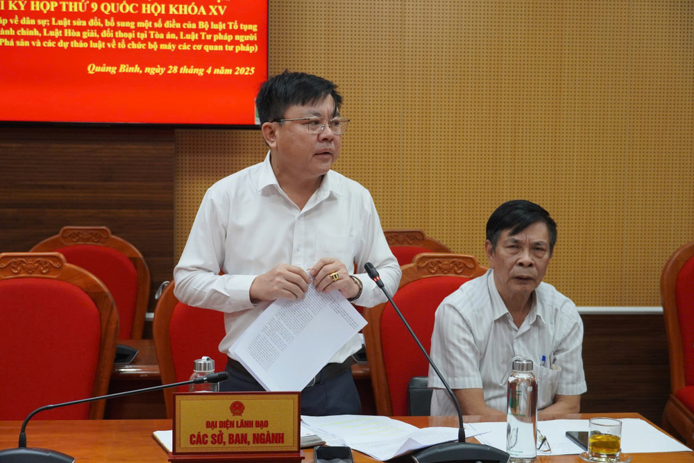 Đại diện Cục Thi hành án dân sự tỉnh Quảng Bình phát biểu tại hội nghị. Ảnh: Khánh Trinh z6549282769722-2b487e9a234992619bb7eebfd2554aae.jpg