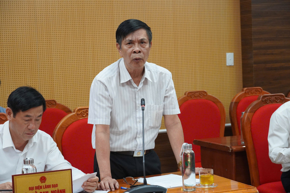 Đại diện Đoàn Luật sư Quảng Bình phát biểu góp ý tại hội nghị. Ảnh: Khánh Trinh z6549086059254-589407d1ce71e73968569f51ecac9e21.jpg