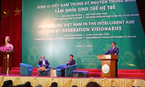 Thủ tướng Phạm Minh Chính và Chủ tịch Diễn đàn Kinh tế Thế giới GS. Klaus Schwab giao lưu với sinh viên 