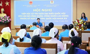 Đoàn ĐBQH tỉnh Phú Thọ tiếp xúc cử tri là cán bộ công đoàn và công nhân lao động trước Kỳ họp thứ Tám - Quốc hội Khóa XV