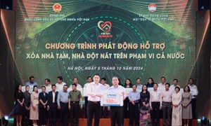 LPBank chung tay vì cộng đồng: Trao 100 tỷ đồng xoá nhà tạm, nhà dột nát