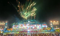 Rực rỡ màn trình diễn ánh sáng trong lễ khai mạc Festival Hoa Đà Lạt