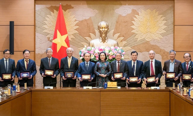 Phó Chủ tịch Quốc hội Nguyễn Thị Thanh gặp mặt Đoàn Đại biểu Viện Kinh tế Văn hóa