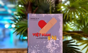 “Việt Nam y ký” - Năng lượng tích cực của "chiến sĩ áo trắng"