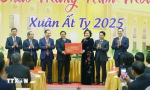 Thủ tướng Phạm Minh Chính chúc mừng năm mới 2025 và giao nhiệm vụ cho ngành Ngân hàng