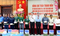 Chủ tịch Quốc hội Trần Thanh Mẫn thăm, tặng quà Tết gia đình chính sách, hộ nghèo, công nhân, người lao động tại Trà Vinh