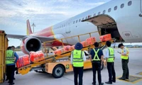 Vietjet đến với đồng bào vùng bão lũ