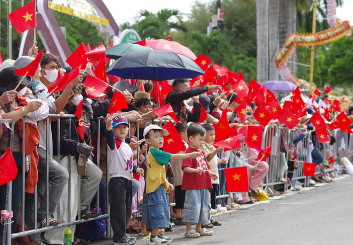 Hàng nghìn người dân và du khách mãn nhãn với chương trình nghệ thuật Lễ hội đường phố imgp3793.jpg