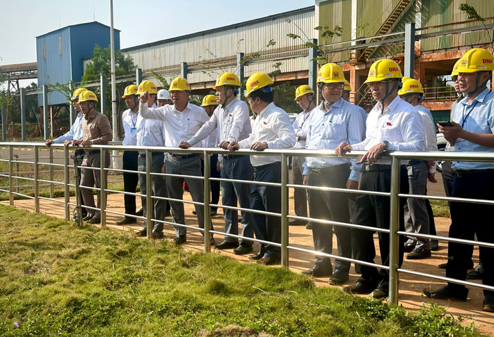 Đoàn công tác Ủy ban Khoa học, Công nghệ và Môi trường khảo sát thực địa tại khu vực Nhà máy Alumin Nhân Cơ (Đắk Nông) Đoàn công tác Ủy ban Khoa học, Công nghệ và Môi trường khảo sát thực địa tại khu vực Nhà máy Alumin Nhân Cơ (Đắk Nông)