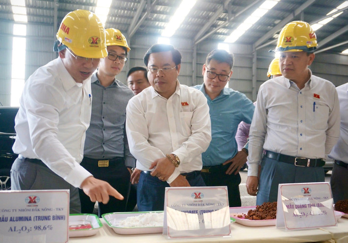 Đoàn công tác Ủy ban Khoa học, Công nghệ và Môi trường khảo sát thực địa tại khu vực Nhà máy Alumin Nhân Cơ (Đắk Nông) Đoàn công tác Ủy ban Khoa học, Công nghệ và Môi trường khảo sát thực địa tại khu vực Nhà máy Alumin Nhân Cơ (Đắk Nông)