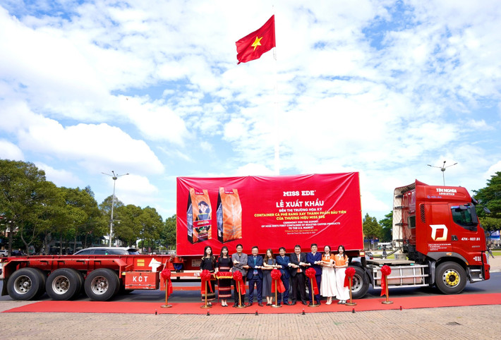 Xuất khẩu lô cà phê thành phẩm đầu tiên đến Hoa Kỳ của một doanh nghiệp tại Đắk Lắk z6380422257426-ff4261d869405a8d19afa6284d37c0b7-1.jpg