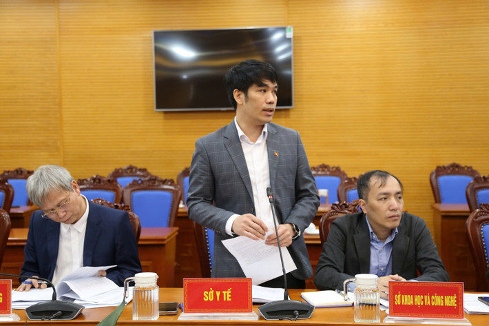 Đại diện Sở Y tế góp ý tại Hội nghị. Ảnh: Ngô Hường 180320250636-dai-dien-so-y-te-phat-bieu.jpg