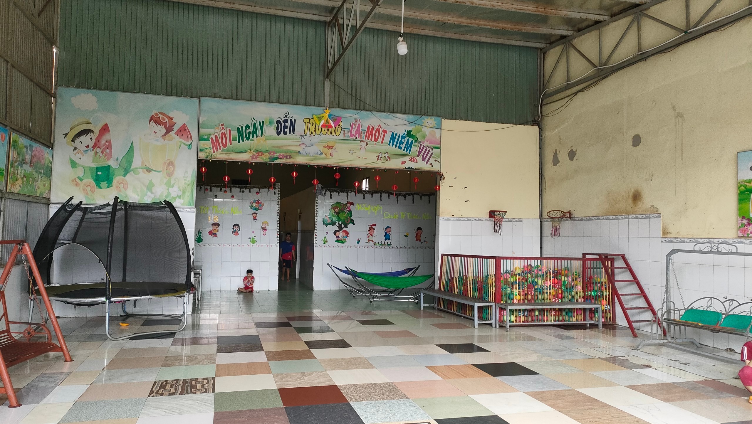 Bên trong cơ sở giữ trẻ khuyết tật không phép z5799835250288_6527e97ce02ac34a990a21c4e7ca7733.jpg