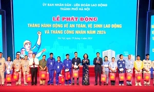 Lễ phát động Tháng hành động về an toàn, vệ sinh lao động và Tháng Công nhân năm 2024. Ảnh: VGP/TT