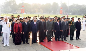 Lãnh đạo Đảng và Nhà nước viếng Chủ tịch Hồ Chí Minh nhân kỷ niệm 80 năm Ngày thành lập Quân đội nhân dân Việt Nam