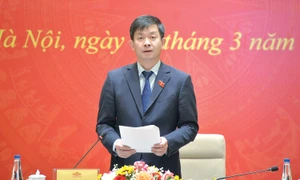 Bí thư Đảng bộ Văn phòng Quốc hội, Tổng Thư ký Quốc hội, Chủ nhiệm Văn phòng Quốc hội Lê Quang Tùng phát biểu - ảnh: Hồ Long 