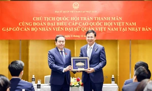 Chủ tịch Quốc hội Trần Thanh Mẫn gặp gỡ cán bộ, nhân viên Đại sứ quán Việt Nam tại Nhật Bản