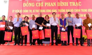 Trưởng Ban Nội chính Trung ương Phan Đình Trạc thăm, chúc Tết tại Lâm Đồng