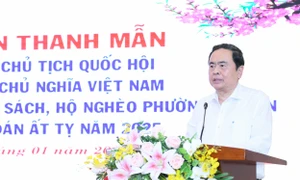 Chủ tịch Quốc hội Trần Thanh Mẫn thăm, tặng quà Tết gia đình chính sách tại Cần Thơ