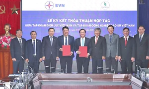 Tập đoàn Điện lực Việt Nam và Tập đoàn Công nghiệp Cao su Việt Nam ký kết thỏa thuận hợp tác