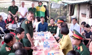 Thường trực Ủy ban Quốc phòng và An ninh thăm hỏi, động viên gia đình Trung tá Trần Quốc Hoàng, cán bộ trại giam Quảng Ninh