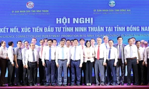 Các đại biểu chụp ảnh tại Hội nghị kết nối, xúc tiến đầu tư tỉnh Ninh Thuận tại tỉnh Đồng Nai