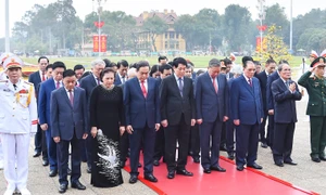 Lãnh đạo Đảng, Nhà nước vào Lăng viếng Chủ tịch Hồ Chí Minh nhân dịp Tết Nguyên đán Ất Tỵ 2025