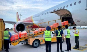 Vietjet đến với đồng bào vùng bão lũ