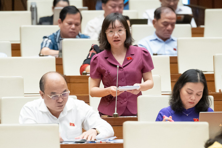 Đại biểu Quốc hội Thái Thị An Chung (Nghệ An) phát biểu. Ảnh: Lâm Hiển Đại biểu Quốc hội Thái Thị An Chung (Nghệ An) phát biểu. Ảnh: Lâm Hiển