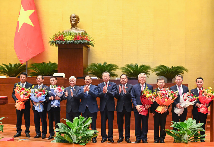 Lãnh đạo Đảng, Nhà nước tặng hoa chúc mừng các tân Phó Thủ tướng, Bộ trưởng, Chánh án Tòa án Nhân dân tối cao, Viện trưởng Viện Kiểm sát Nhân sân tối cao Lãnh đạo Đảng, Nhà nước tặng hoa chúc mừng các tân Phó Thủ tướng, Bộ trưởng, Chánh án Tòa án Nhân dân tối cao, Viện trưởng Viện Kiểm sát Nhân sân tối cao